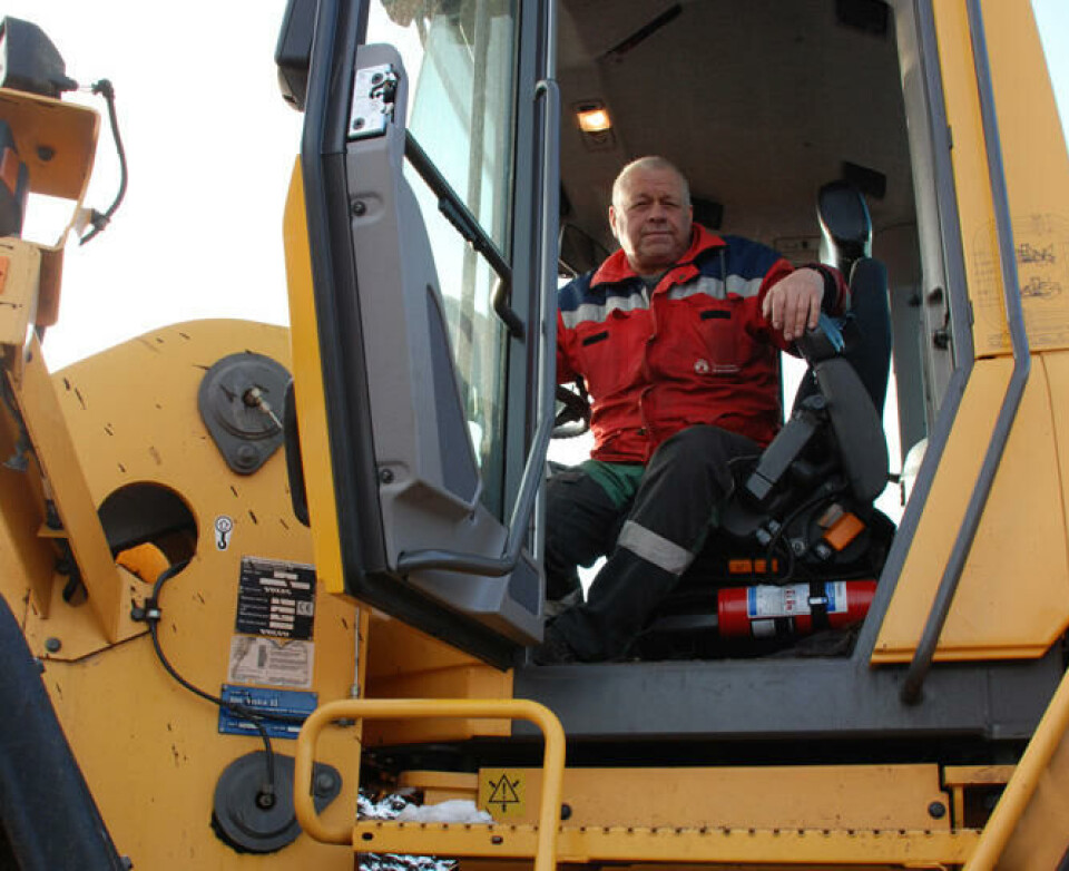 Petter Østmo er mekaniker og arbeidsleder på Grønmo gjenvinningsanlegg. Foto Marianne Utengen Petter Østvåg inne i sin hjullaster på Grønmo.