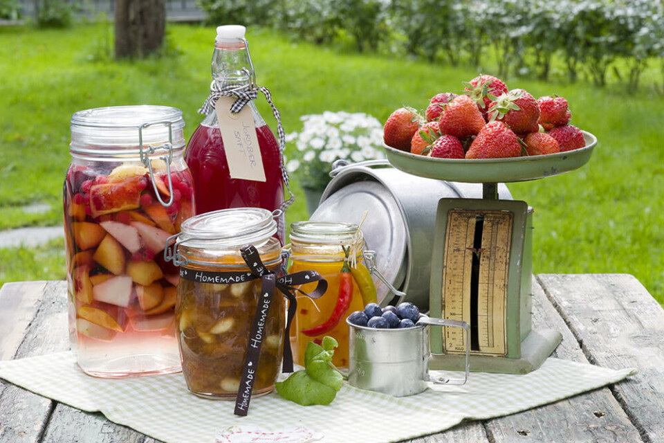 Foto: Opplysningskontoret for frukt og grønt – frukt.no. Sylteglass og saftflasker