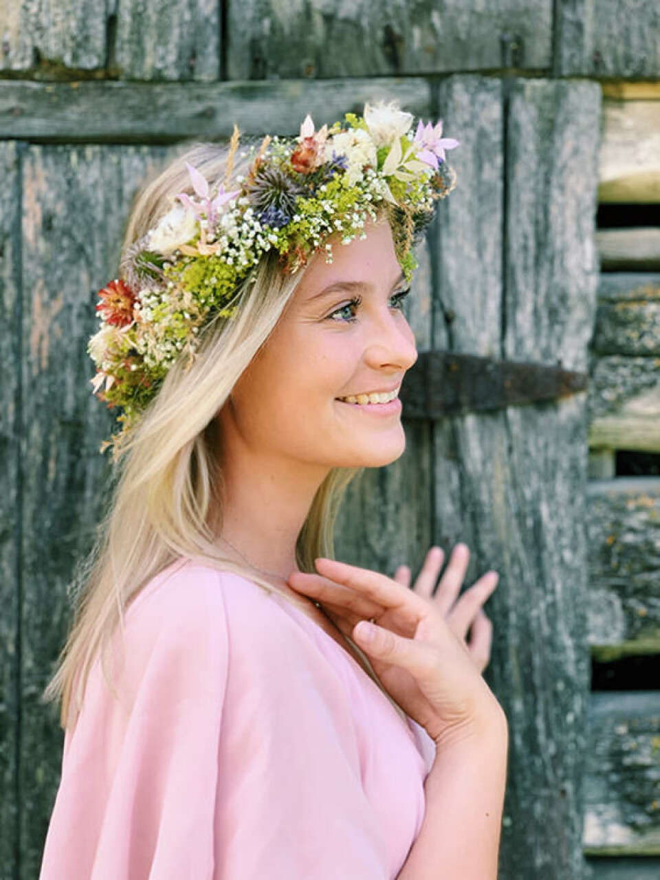 Nydelig romantisk krans til sommerbryllup. Romantisk hårkrans i pastell