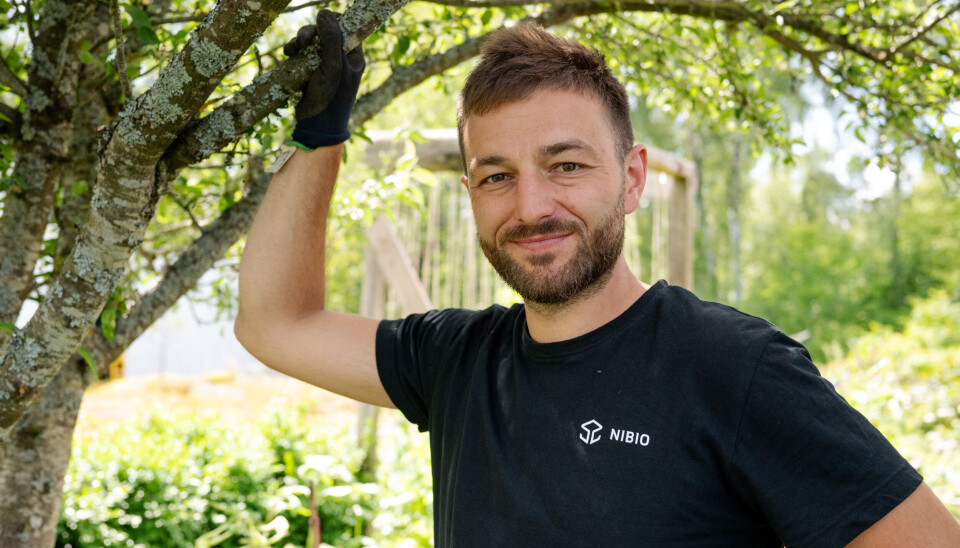 Forsker i NIBIO, Pierre-Adrien Rivier, bruker mye tid på kompost og hage på fritida. Hagehobbyen og kunnskapen om kompost er tett integrert med jobben som jordforsker i NIBIO, hvor han har ansvar for flere kompostprosjekter og evaluerer gjødslingseffekt av kompost og nedbryting av miljøgifter i kompost.